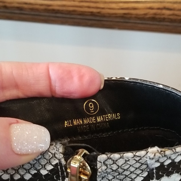 LAST CHANCE! Snakeskin Print Ankle Boots - Picture 9 of 14